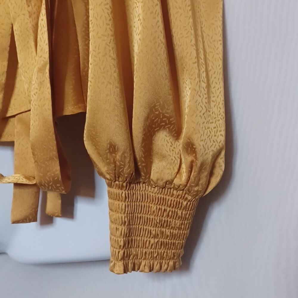 Lovers + Friends Hopless Romantic Top in Yellow. Size M - Picture 8 of 16